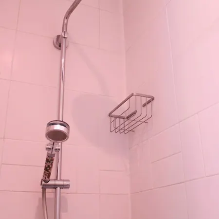 Apartment Charming A Stones Throw From The Metro