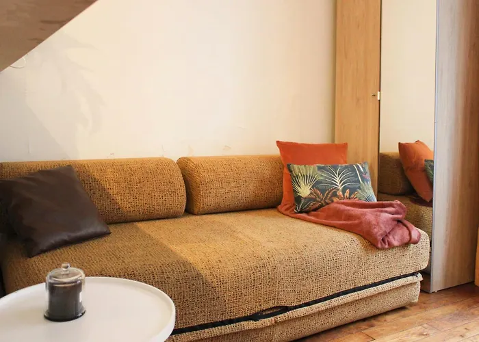 Charming A Stones Throw From The Metro * パリ