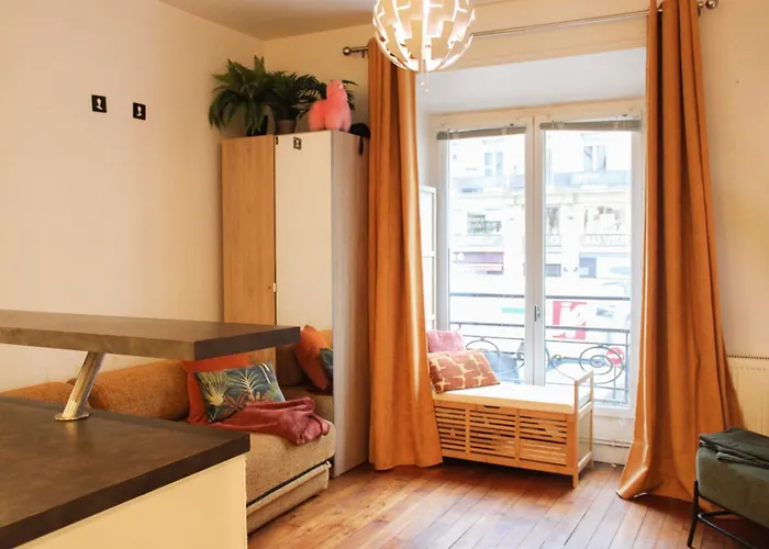 Apartament Charming A Stones Throw From The Metro *