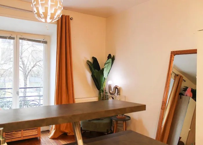 Apartamento Charming A Stones Throw From The Metro *