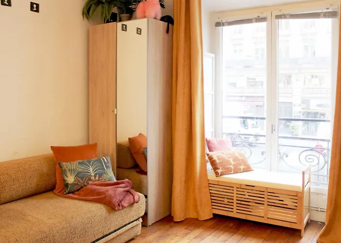 Charming A Stones Throw From The Metro Paris