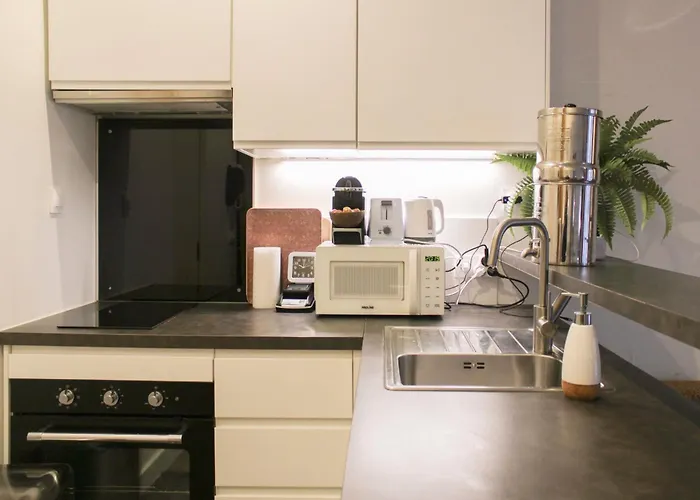 Charming A Stones Throw From The Metro